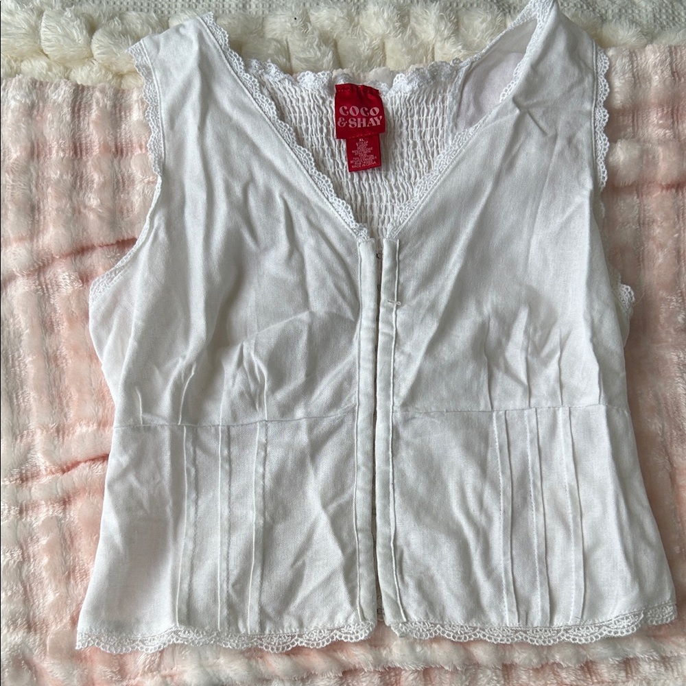 Coco & Shay White Lace Trim Short Sleeve Top